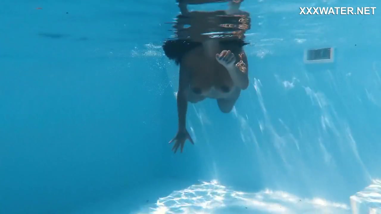 Venezuelan Juicy teen 18+ Showing Big Tits Underwater