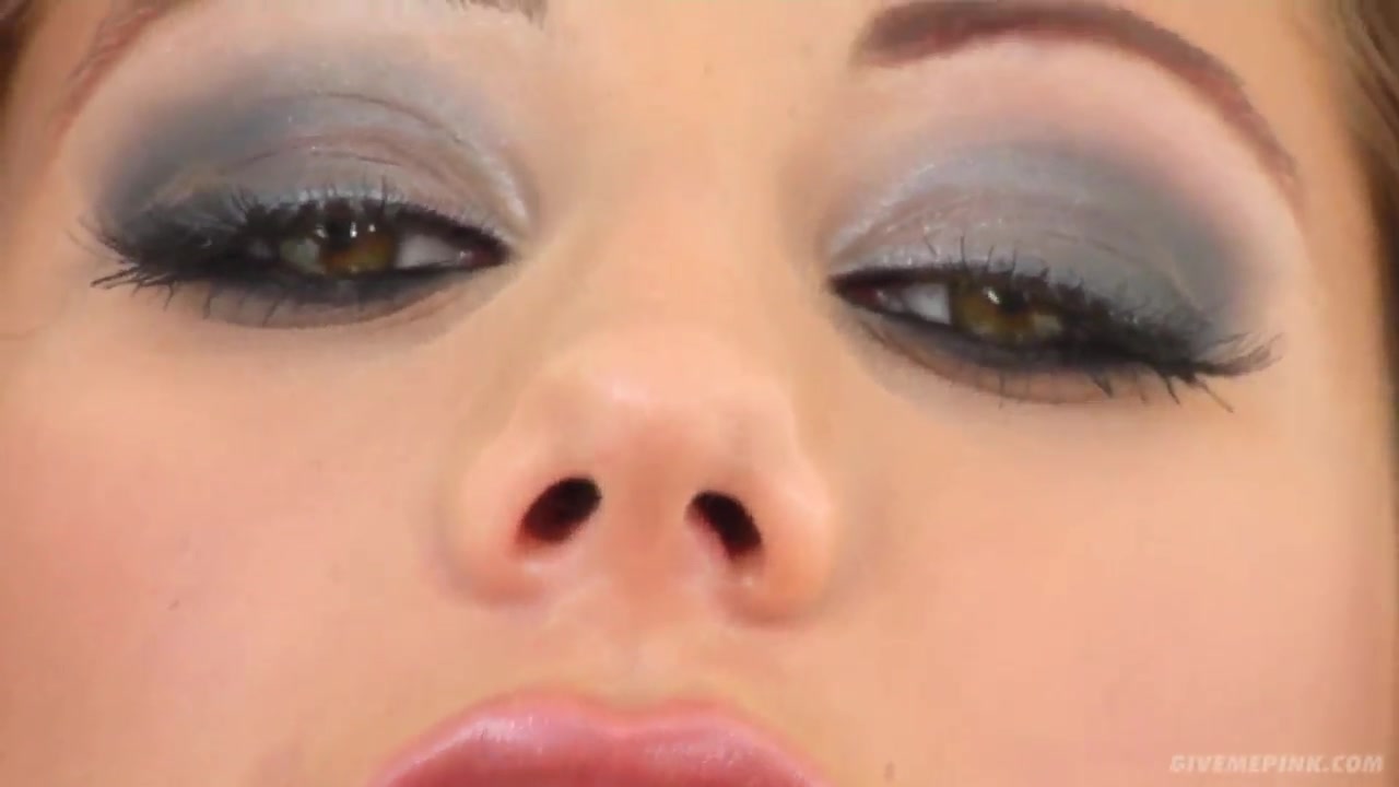 Vinnie Pearl is going to gape her pussy on cam