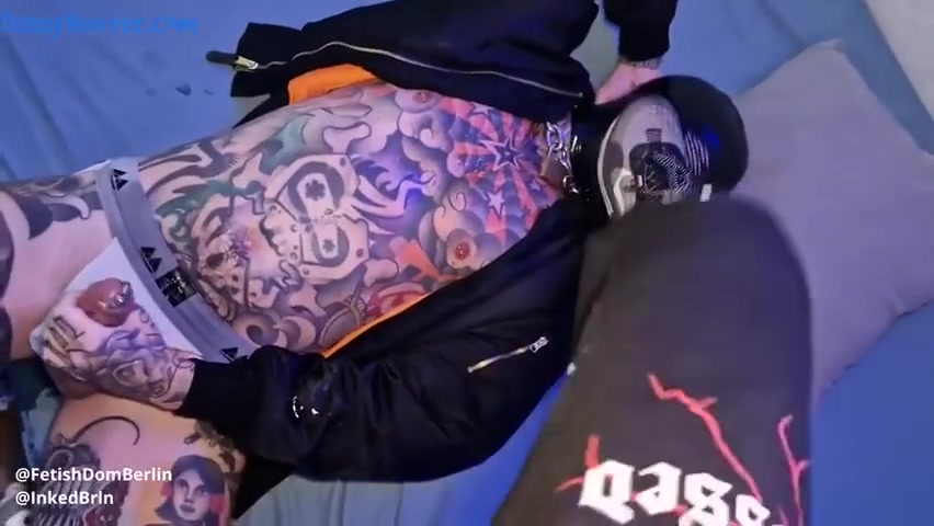 Dirty Pleasure Sneax Domination - Inkedbrln Licks Lucio Davolis Sneakers - Bussyh