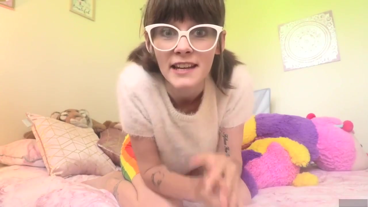 Sydney Harwin - Babysitter Lets You Put It In