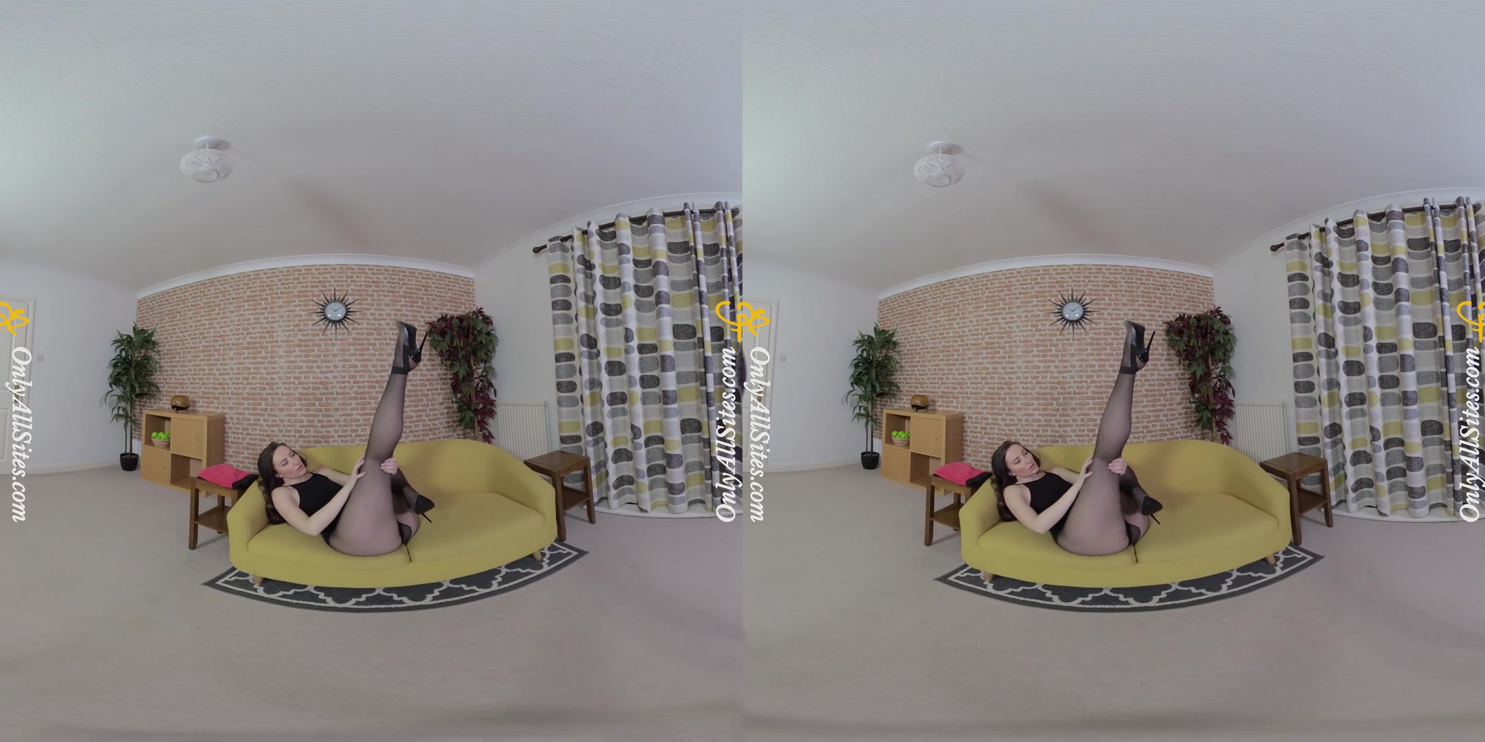 Sophia Smith - British Babe Sexy Striptease - OnlyTease