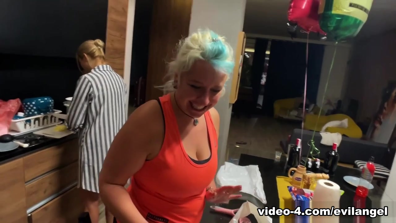 Proxy Paige & Alexis Crystal & Cherry Kiss & Vyvan Hill in BTS - Solstice