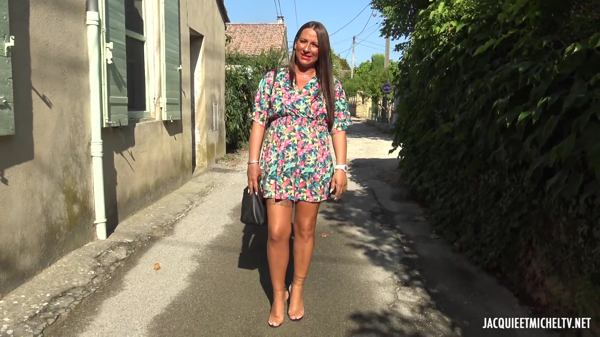 Under the eyes of her husband, Mila fucks with another man