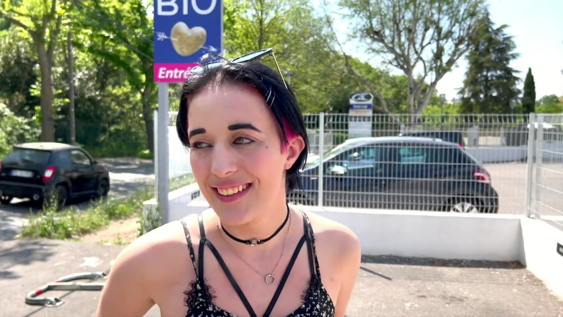 Leila, 18, librarian in Toulouse!