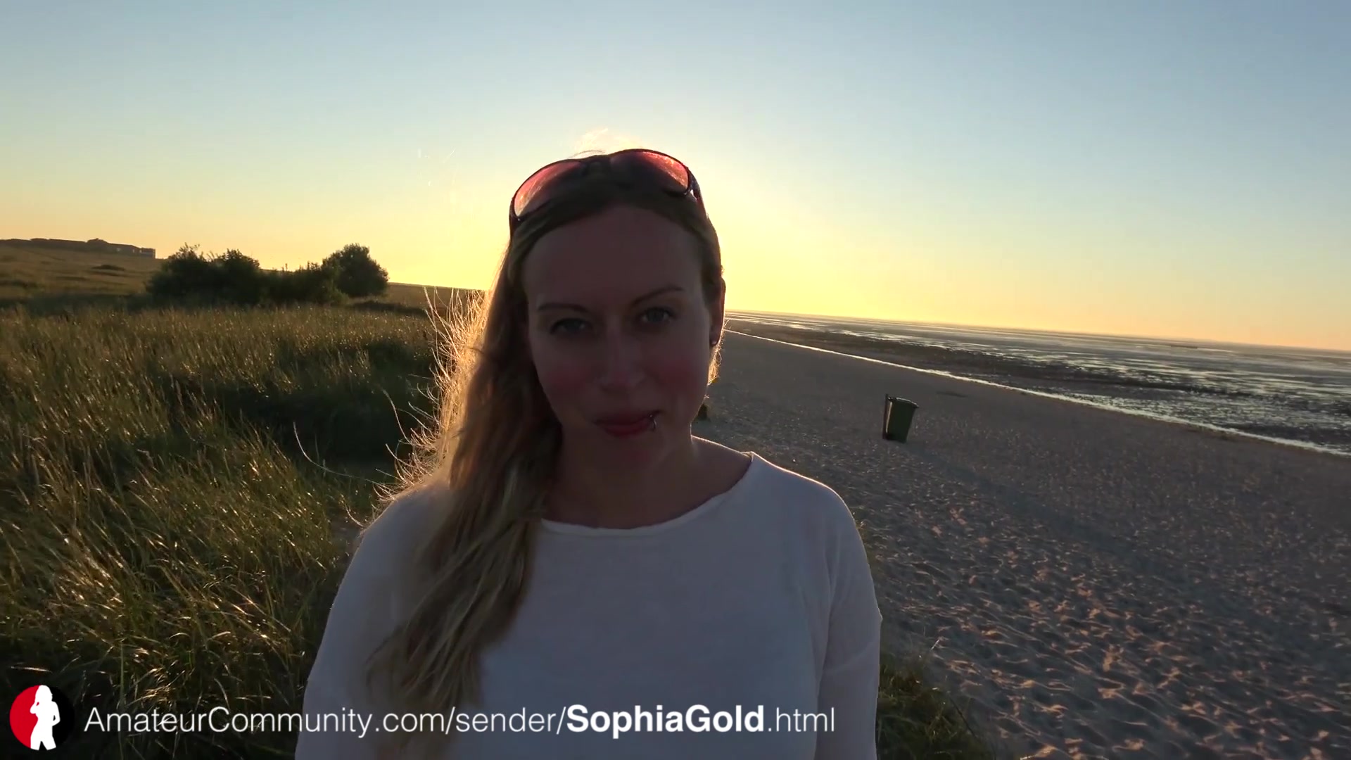 Blonde Sophia beim Blowjob