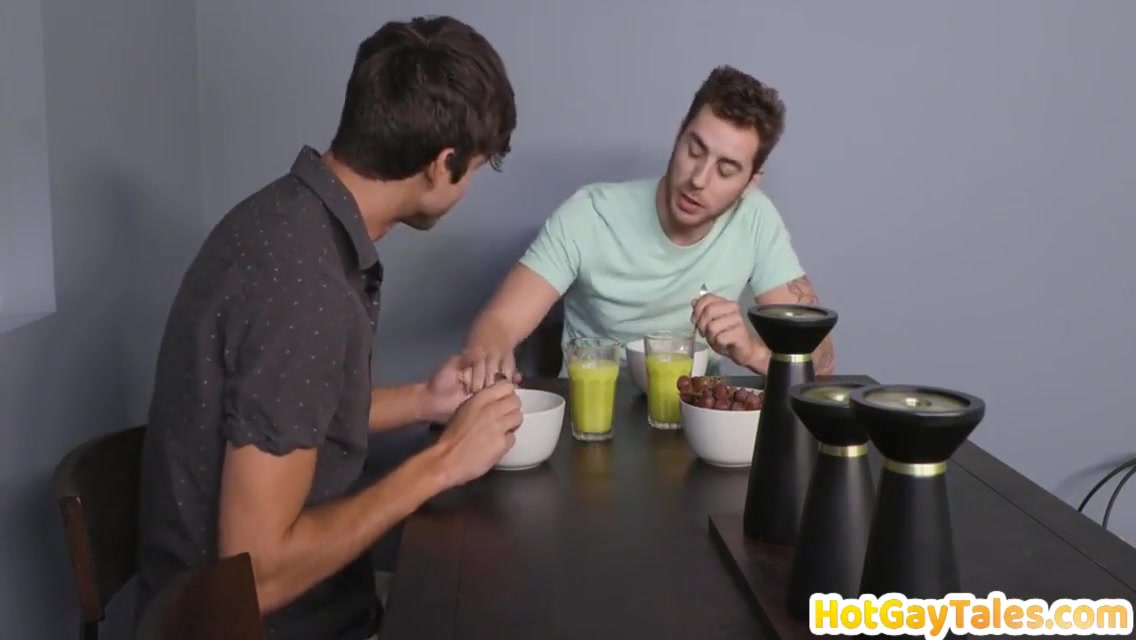 Gay Porn - Amateur Studs Enjoys Barebacking 3some In The Living Room 4 Min