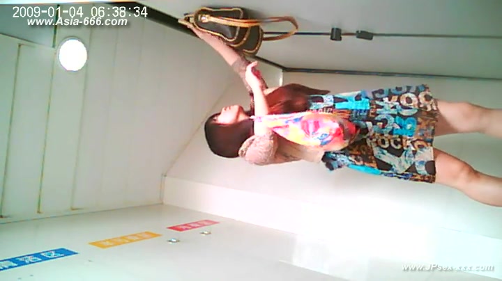 chinese girls go to toilet.49