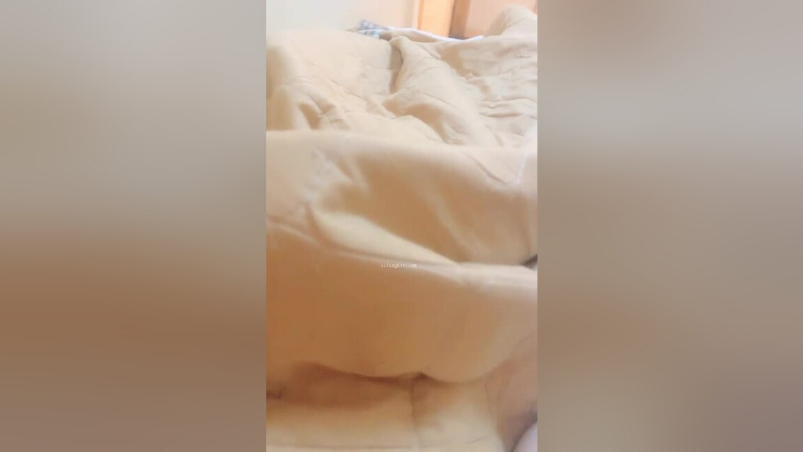 Asian masseur rubs clients clit and inserts her a sex toy