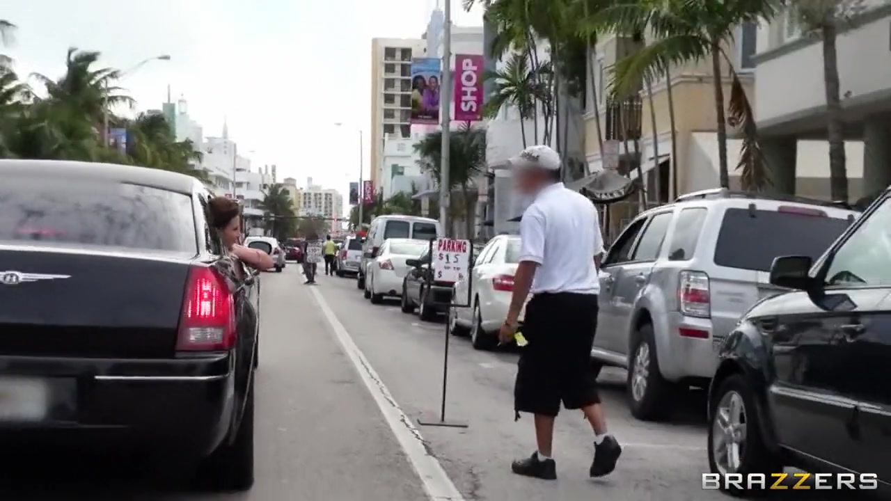 Public Fucking in the Stretch Limo
