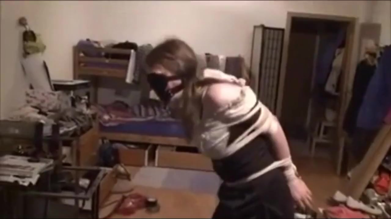 Sub Tracey Struggling In Ropes