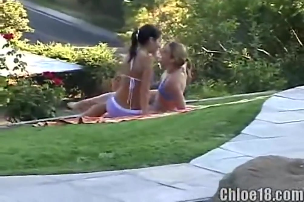Hot Tub teen 18+ Lesbos Get Wet