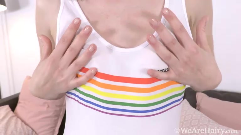 Sonia Best strips naked following her band workout