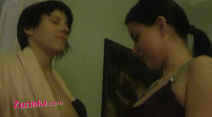 Sexy amateur Zuzinka plays with horny couple