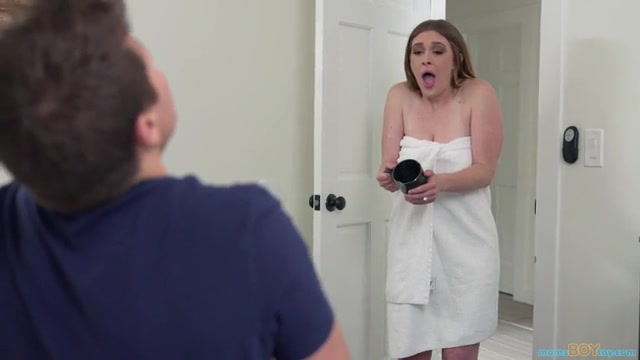 Stepmom Cleans Me Up - S2:E9 - Momlover