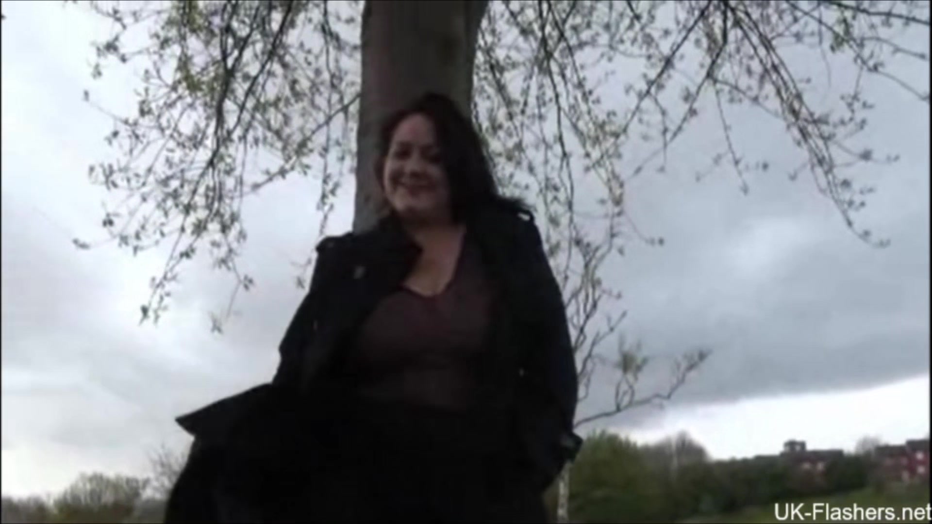 HUGE Juggs Allert! Flashing and Pissing through London!