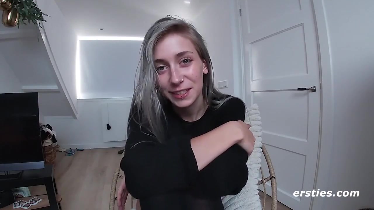 Sweet Amateur Fingers And Toys Herself To Orgasm