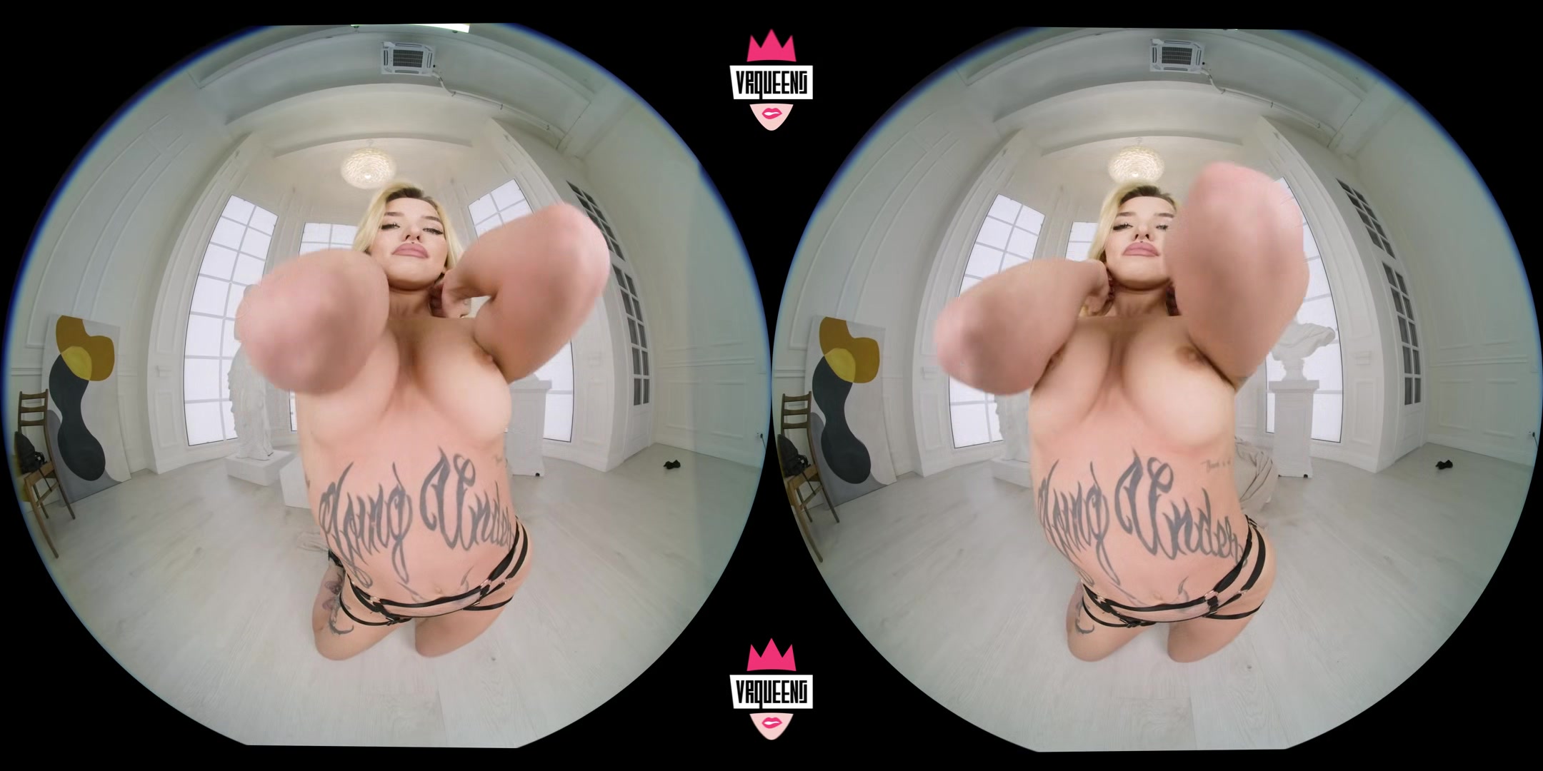 Blowout Doll Awaits - Vr Queens