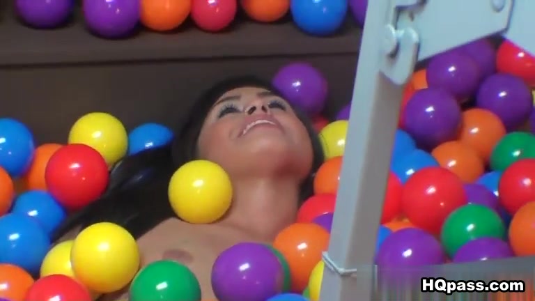 DareDorm : Game of balls