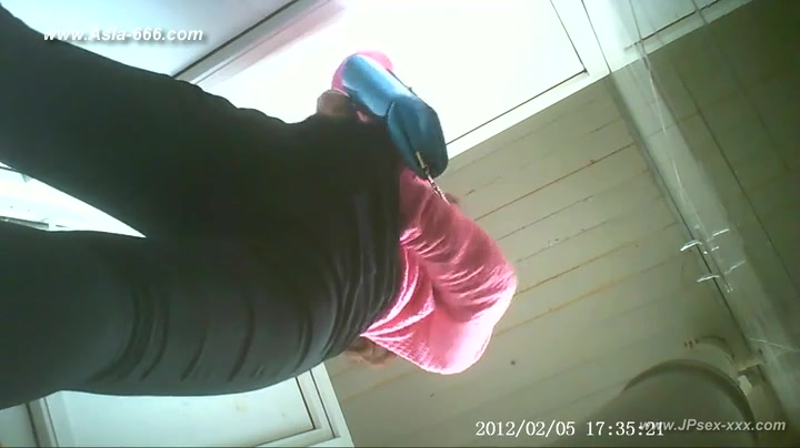 chinese girls go to toilet.33