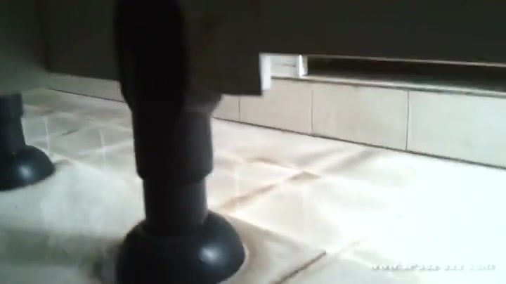 chinese girls go to toilet.23