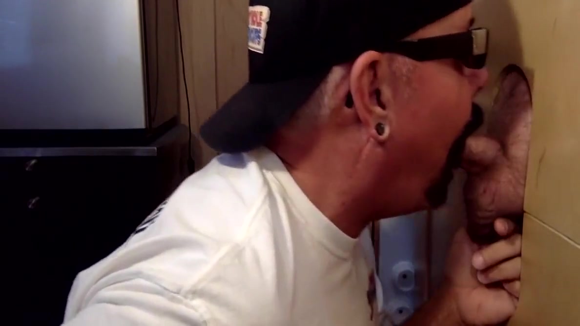 Homemade Dilf Sucks Ands Wanks Penis Through Gloryhole
