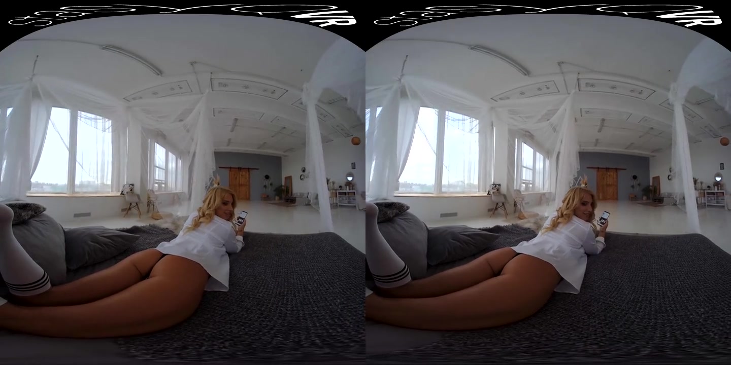 VR porn - Bombshell in Bed - StasyQVR