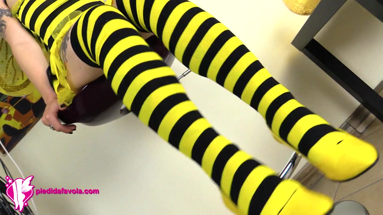 Hottie Lilith dressed up in a Bee cosplay costume with stockings