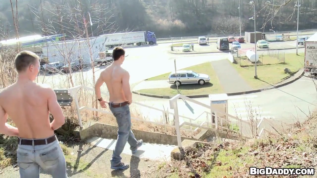 Sexy Hunks Fuck Hardcore Outdoors - OutInPublic