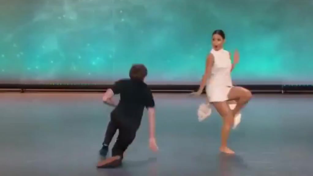 Vanessa Hudgens - ''So you Think you can Dance'' s14e01