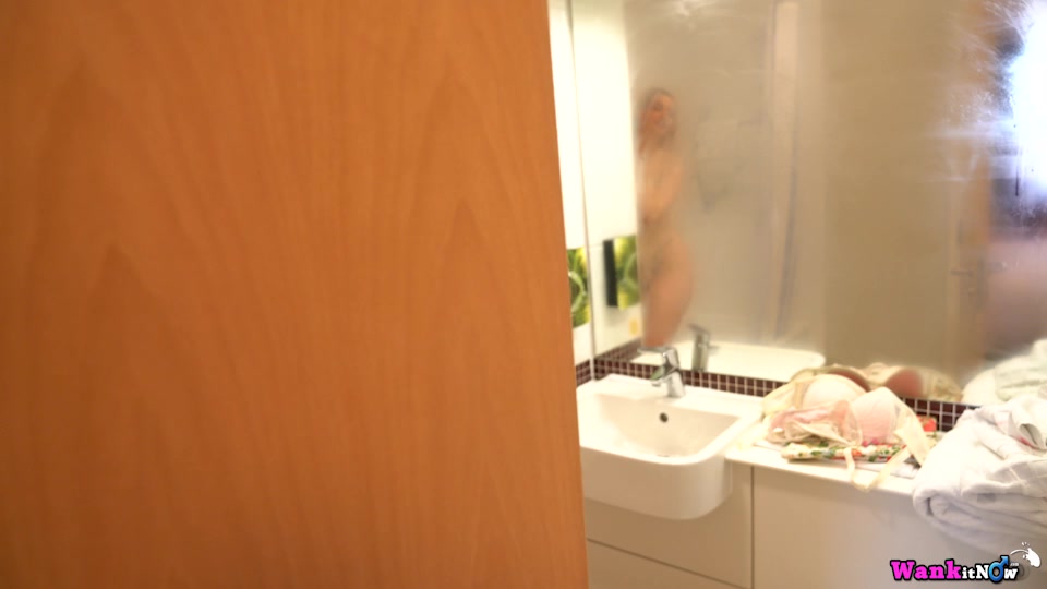 Dolly - Shower WANK - Sexy Videos - WankitNow