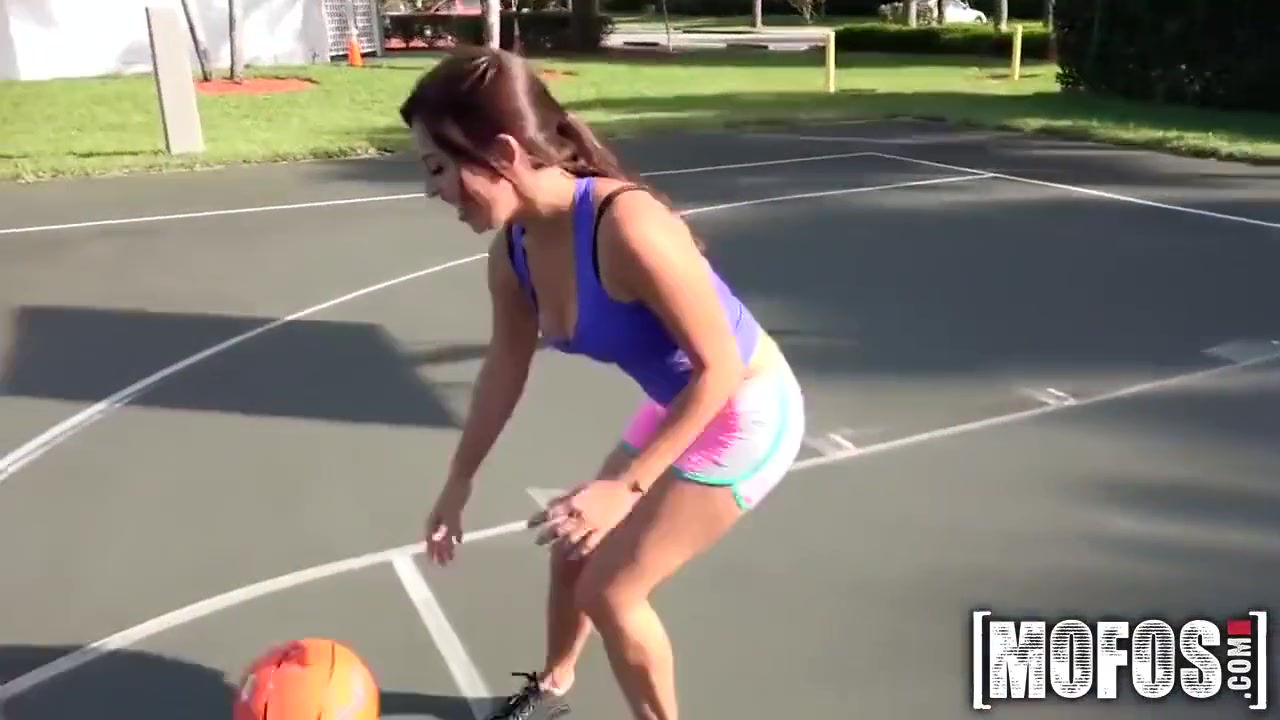 A Basketball Player Sucks Very Well