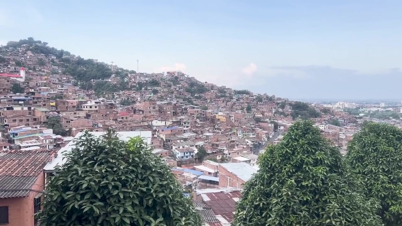 Follada Libre Al Mejor Amigo De Mi Hermanastro Mientras Paseamos En El Teleferico De Cali!