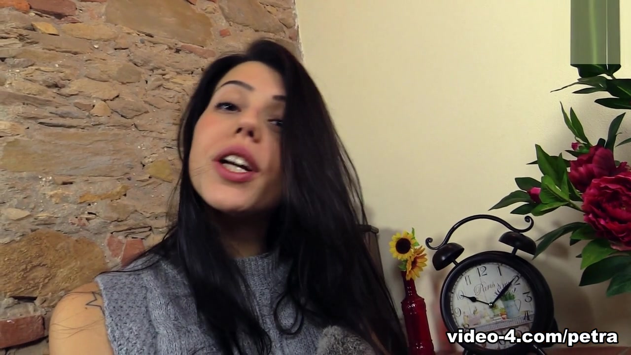 PetraFeet Video: Cuscino Rosso
