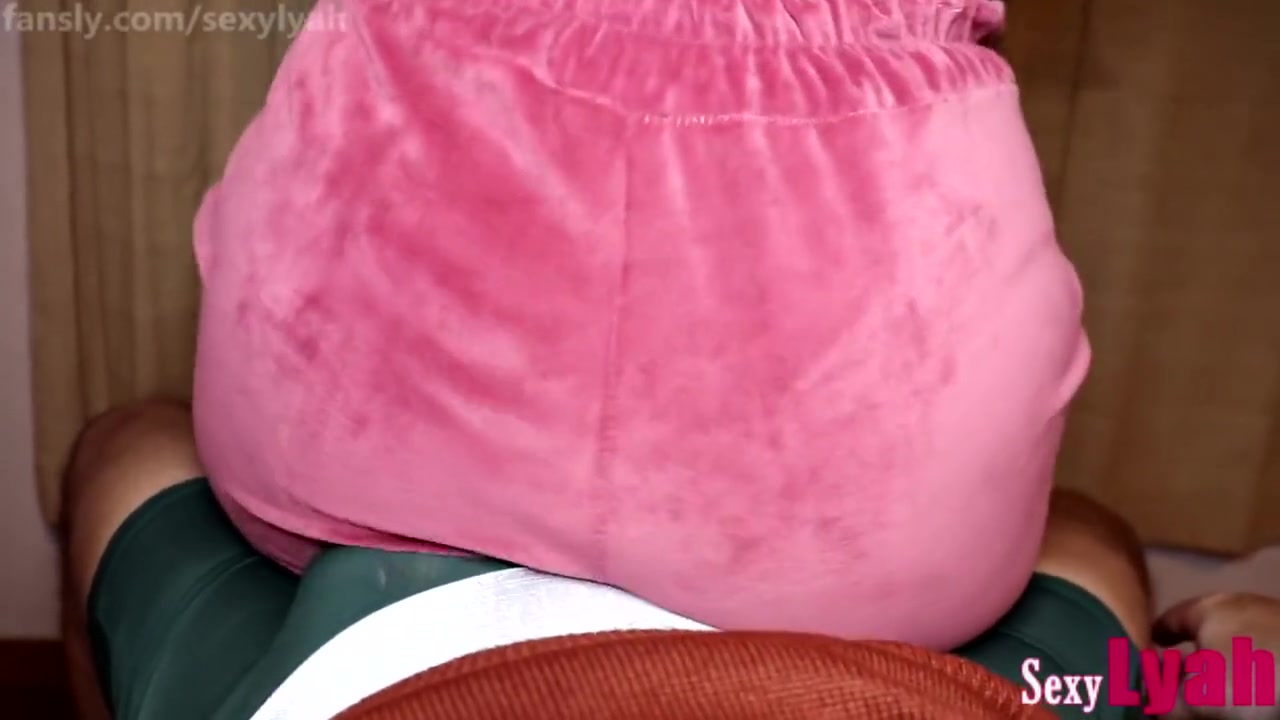 Hot Assjob Lap Dance In Velour Pants