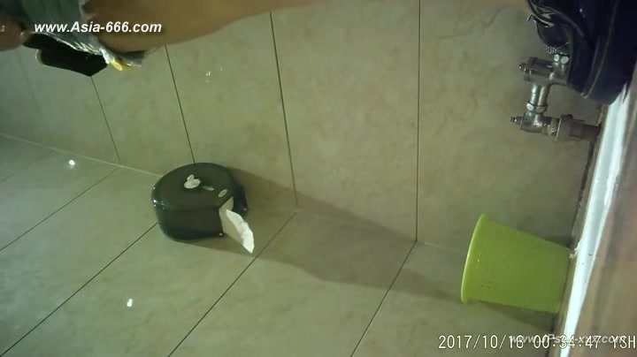 chinese girls go to toilet.86