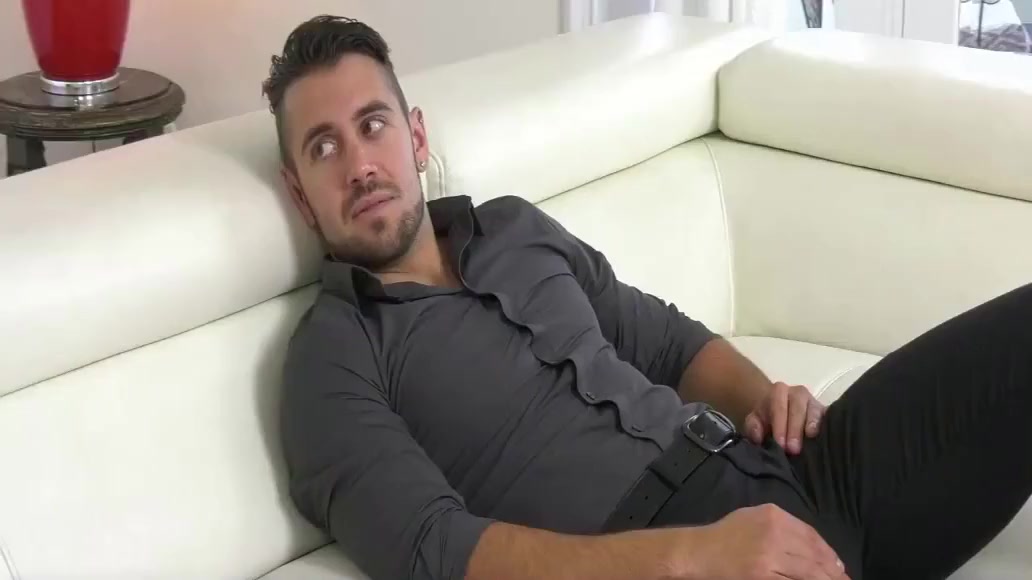 Mimi Oh And Dante Colle - Pink-hair Tranny Offers Blowjob To Employee As Stress Relieving