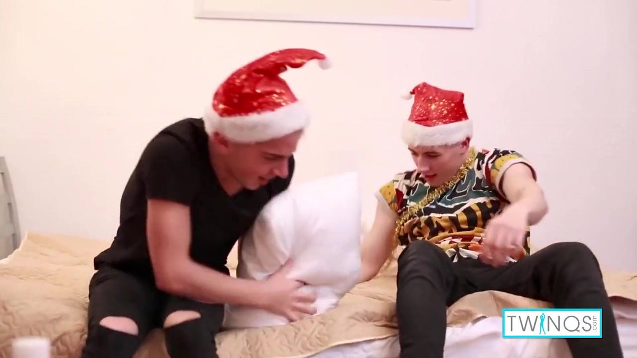 Festive Cuties Henry L And Jack Z Finger And Pound Their Backdoors!