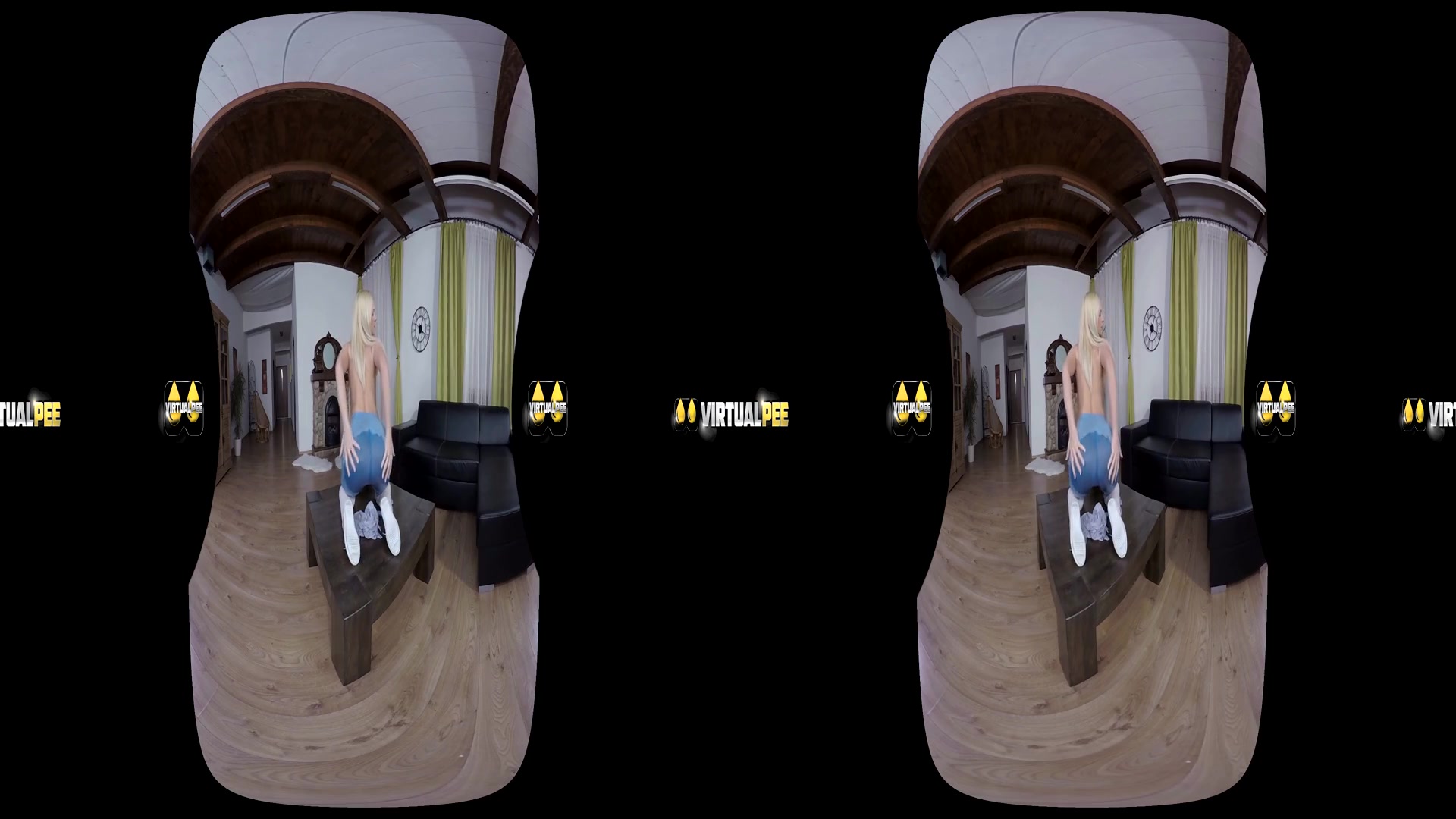 Vinna Reed in Pissy Leggings - VirtualPee