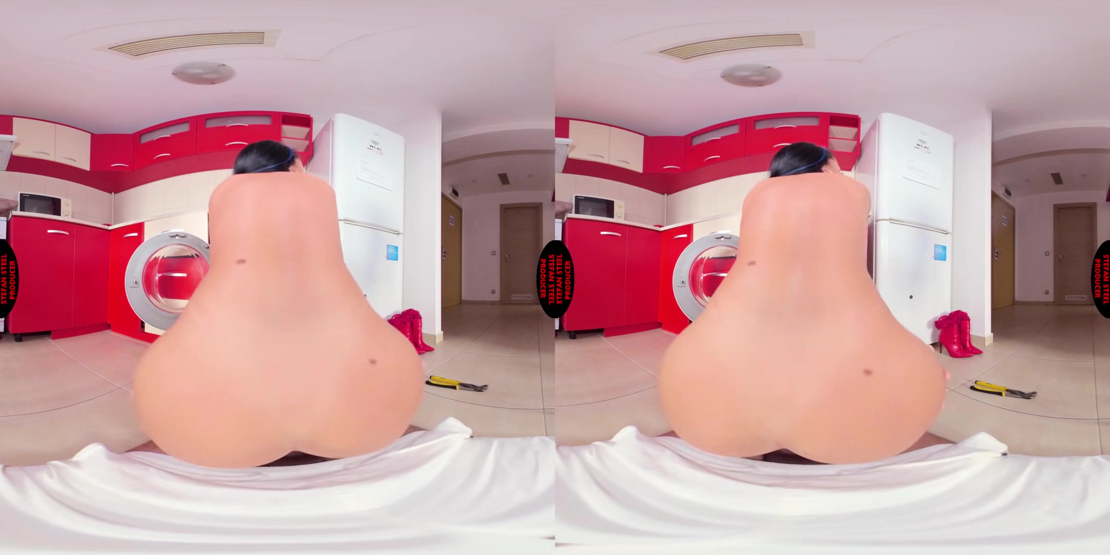 The Plumber Stefan Steel With Aya Goldie