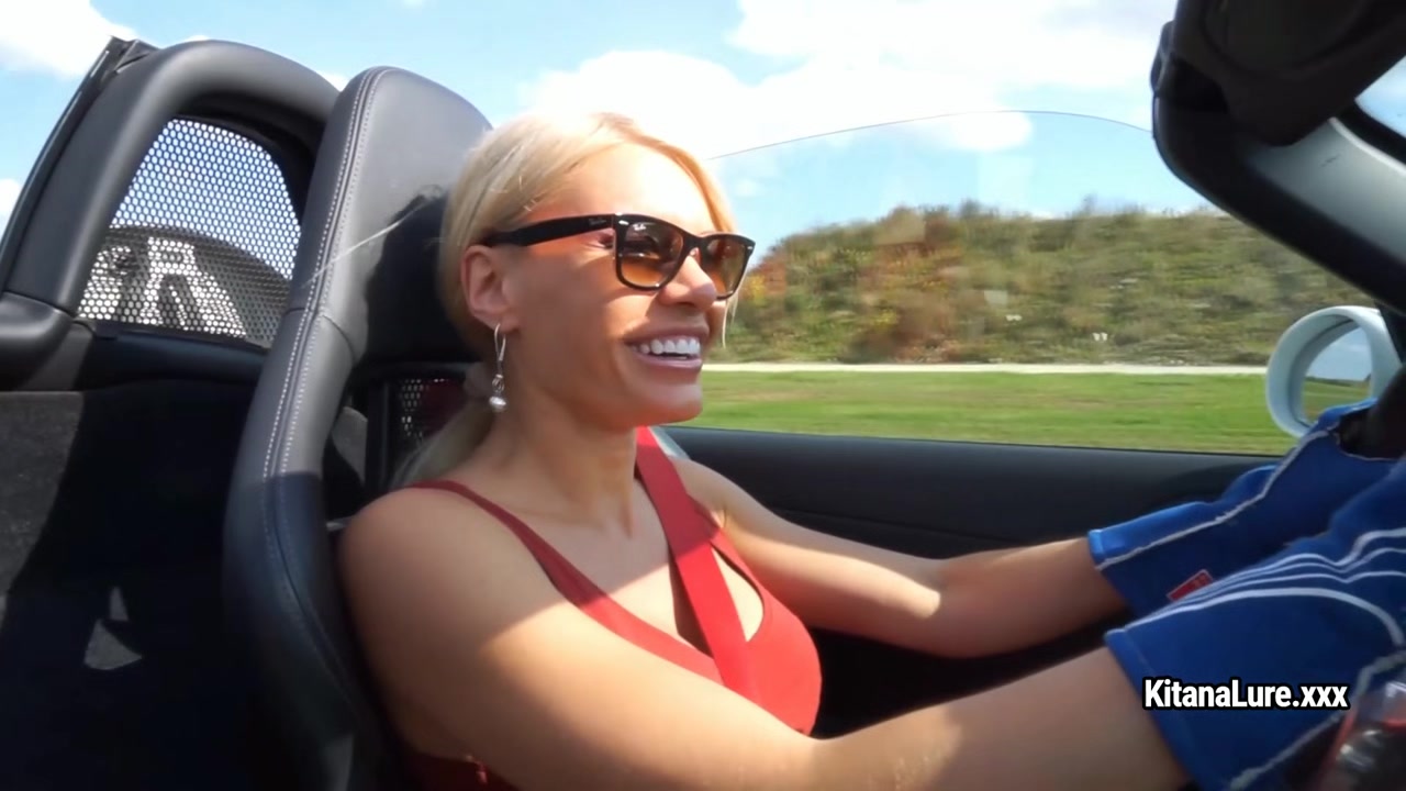 Kitana Lure in sport car toys her hot cunt and ass with dildos