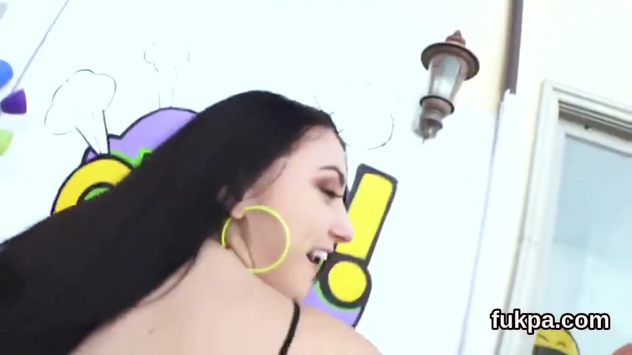 Flawless Bombshell Flashes Massive Butt And Gets Anal F