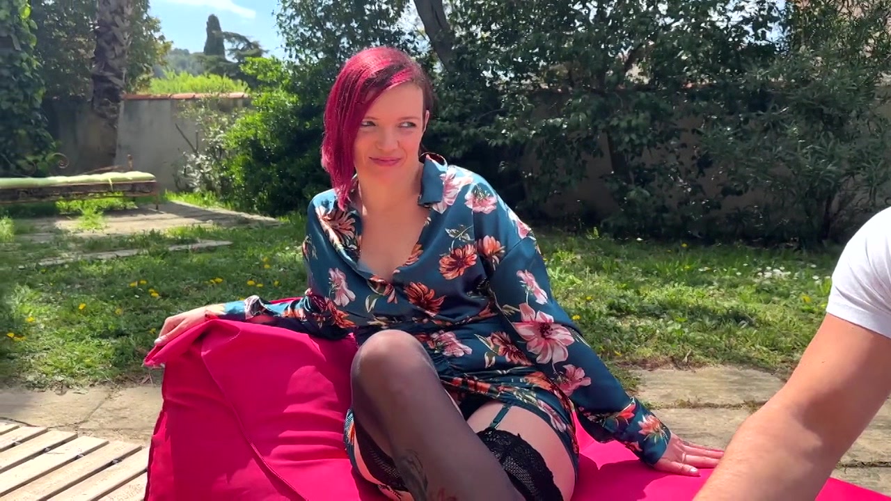 Red Lily engages in a very sapphic relationship... - Jacquie et Michel TV