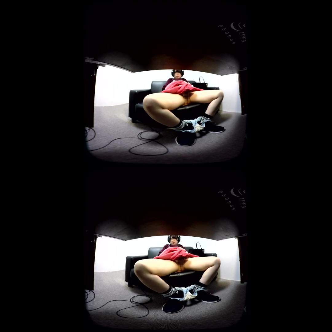 Asian teen 18+ Masturbates in Study Hall - PetersPrimoVR