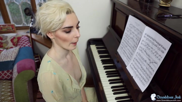 Melody Wilde in Pianist Tits - DownblouseJerk