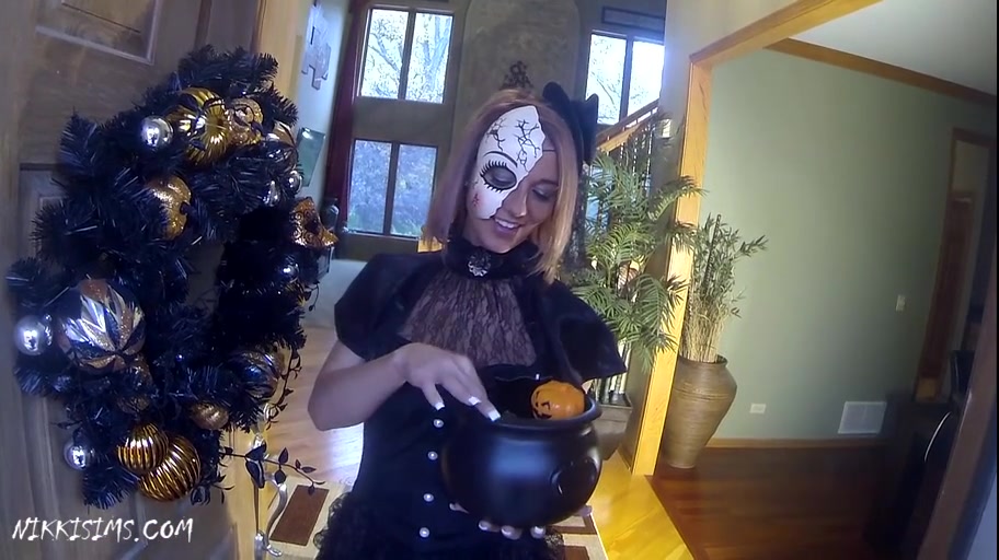 Nikki Trick Or Treat Video