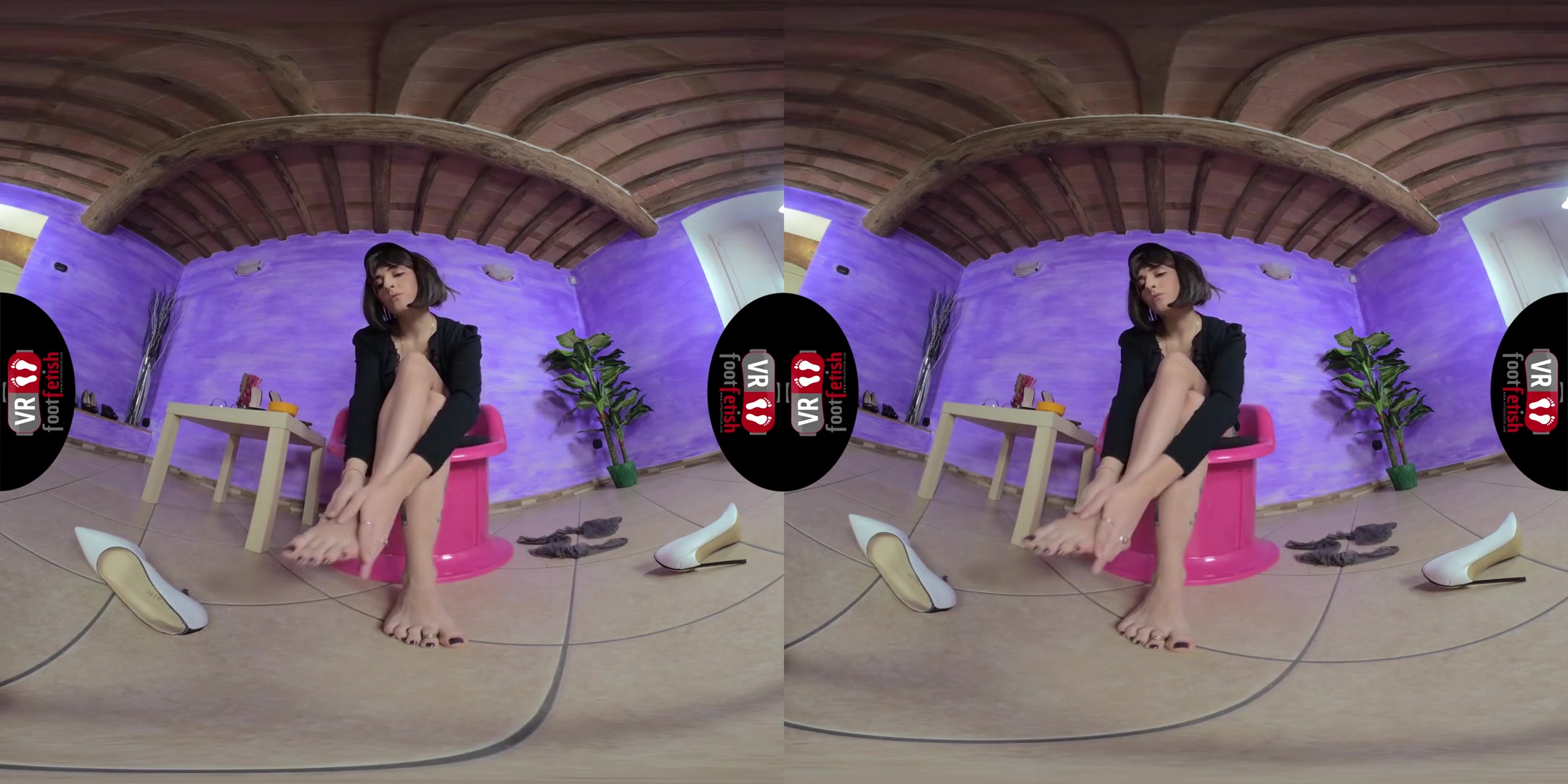 Gorgeous Aradia Takes Off Her Stockings And Oils Up Her Fabulous Feet - Leg and Foot Fetish VR