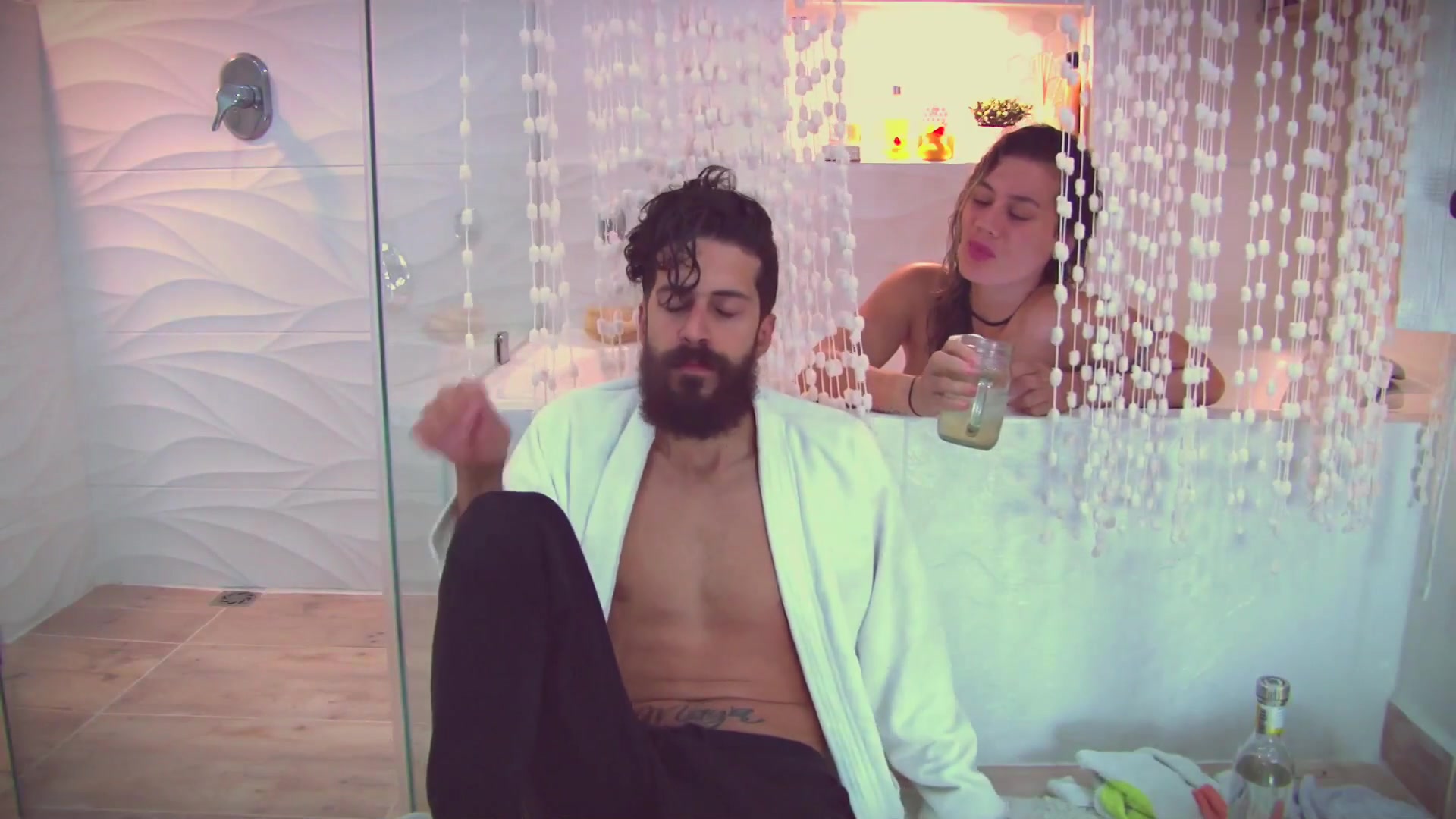 Una Ducha Luego De Las Fiestas - Sex Movies Featuring Andrea Garcia