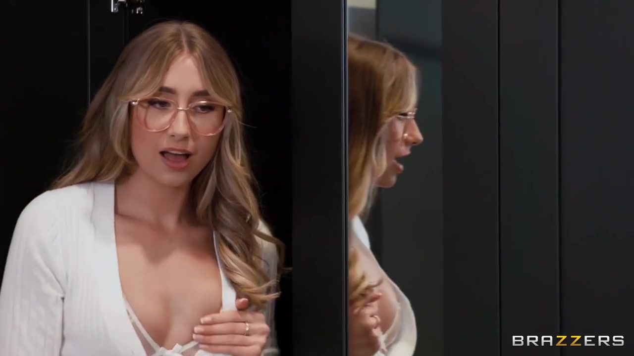 Lily Phillips - Doesnt Hesitate And Gives Her Stepdad A Blowjob