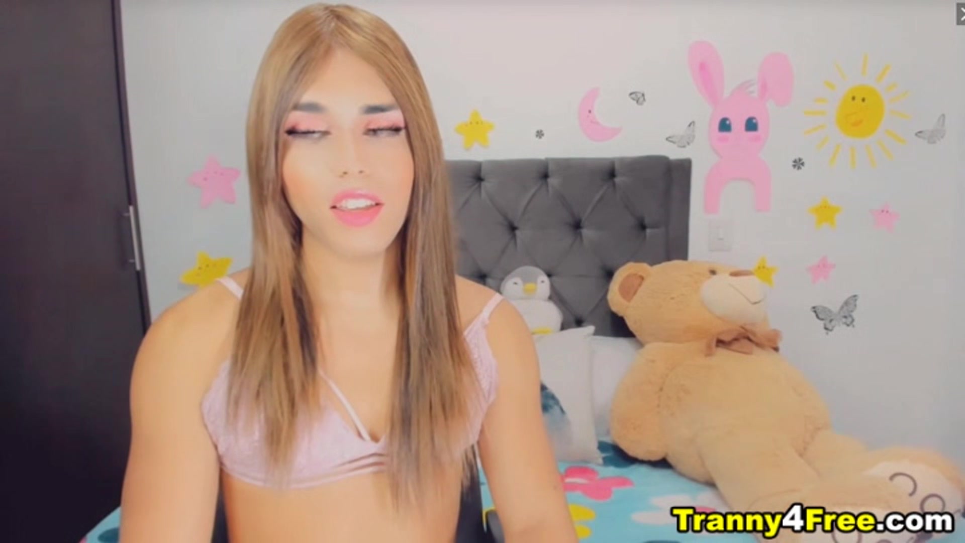 Tranny Beauty Sensual Masturbating Session