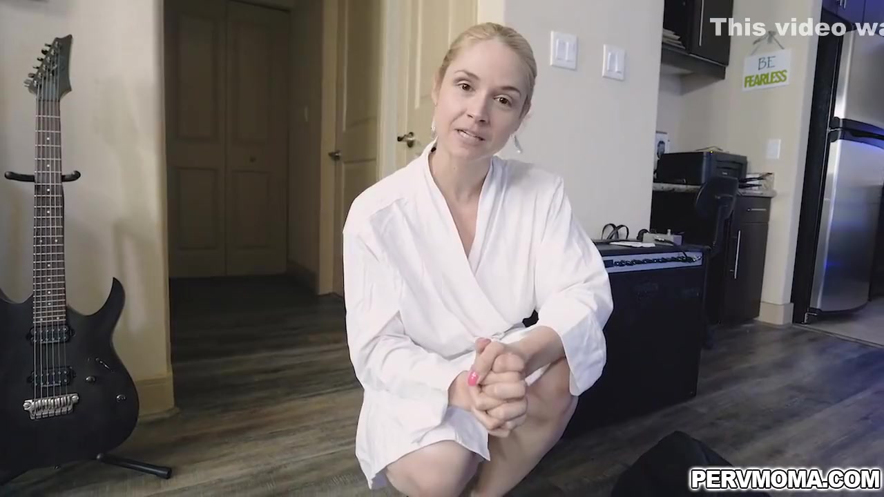 Sarah Breaks Out Her Cunt For Ikes To Stuff In